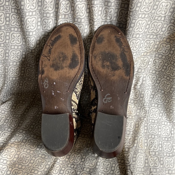 Sam Edelman ankle boots. Size 8.5. Moderate wear. Scuffs as shown. - Picture 6 of 8